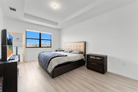 Townhouse in Miami, Florida 3 bedrooms, 170.2 sq.m. № 1842646 - photo 13