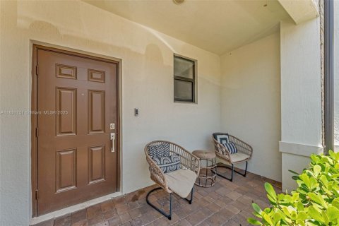 Townhouse in Miami, Florida 3 bedrooms, 170.2 sq.m. № 1842646 - photo 2