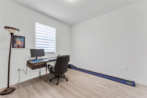 Townhouse in Miami, Florida 3 bedrooms, 170.2 sq.m. № 1842646 - photo 18