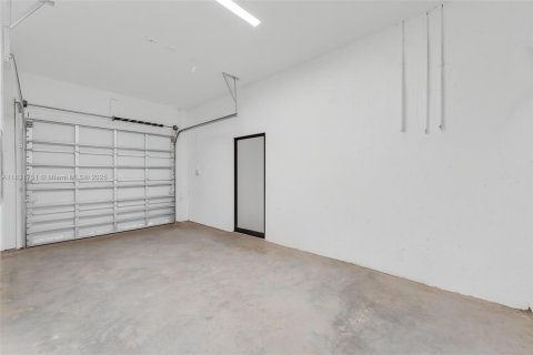 Townhouse in Miami, Florida 3 bedrooms, 170.2 sq.m. № 1842646 - photo 23