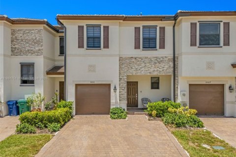 Townhouse in Miami, Florida 3 bedrooms, 170.2 sq.m. № 1842646 - photo 1