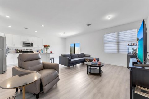 Townhouse in Miami, Florida 3 bedrooms, 170.2 sq.m. № 1842646 - photo 4