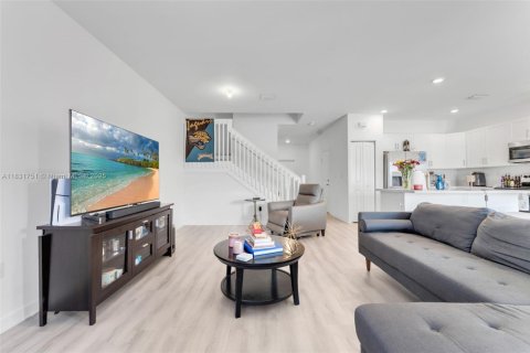 Townhouse in Miami, Florida 3 bedrooms, 170.2 sq.m. № 1842646 - photo 6