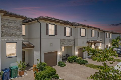 Townhouse in Miami, Florida 3 bedrooms, 170.2 sq.m. № 1842646 - photo 24