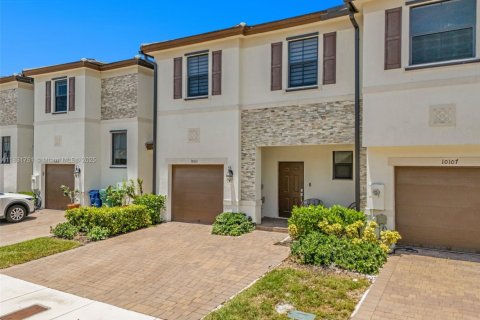 Townhouse in Miami, Florida 3 bedrooms, 170.2 sq.m. № 1842646 - photo 26