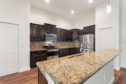 House in Davenport, Florida 4 bedrooms, 221.2 sq.m. № 1869576 - photo 14