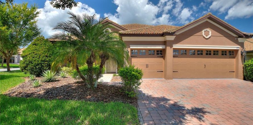 House in Davenport, Florida 4 bedrooms, 221.2 sq.m. № 1869576