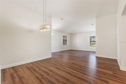 House in Davenport, Florida 4 bedrooms, 221.2 sq.m. № 1869576 - photo 8