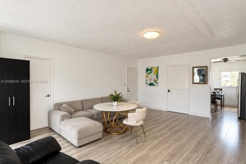 Condo in Miami Beach, Florida, 3 bedrooms № 2390601