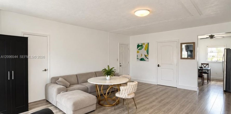Condo in Miami Beach, Florida, 3 bedrooms  № 2390601