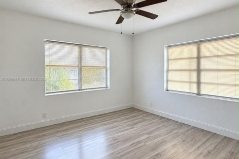 Condo in Miami Beach, Florida, 3 bedrooms  № 2390601 - photo 8