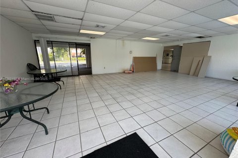 Condo in North Miami Beach, Florida, 2 bedrooms  № 1868683 - photo 15