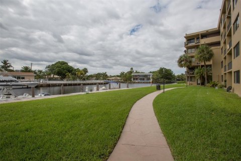 Condo in Hallandale Beach, Florida, 1 bedroom  № 1809327 - photo 29