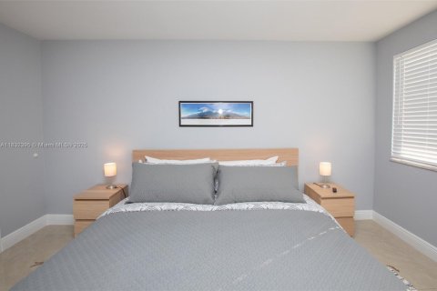 Condo in Hallandale Beach, Florida, 1 bedroom  № 1809327 - photo 15