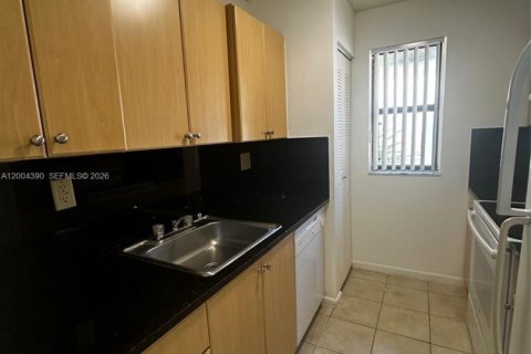 Condo in Hialeah, Florida, 1 bedroom  № 2068783 - photo 2
