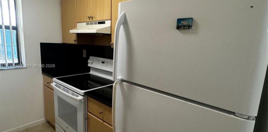 Condo in Hialeah, Florida, 1 bedroom  № 2068783