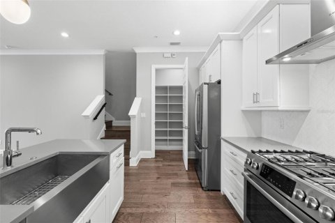 Купить таунхаус в Сент-Питерсберг, Флорида 4 комнаты, 220.74м2, № 2109330 - фото 10