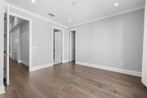 Купить таунхаус в Сент-Питерсберг, Флорида 4 комнаты, 220.74м2, № 2109330 - фото 28
