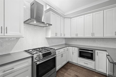 Купить таунхаус в Сент-Питерсберг, Флорида 4 комнаты, 220.74м2, № 2109330 - фото 13