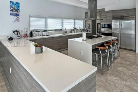 House in Weston, Florida 6 bedrooms, 453.46 sq.m. № 1839423 - photo 8