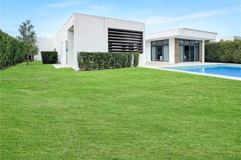House in Weston, Florida 6 bedrooms, 453.46 sq.m. № 1839423 - photo 6