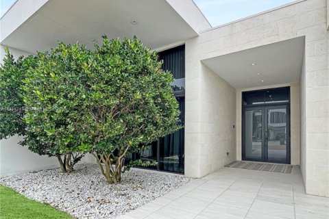 House in Weston, Florida 6 bedrooms, 453.46 sq.m. № 1839423 - photo 4