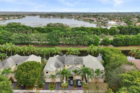 Adosado en venta en Weston, Florida, 4 dormitorios, 171.96 m2 № 2011170 - foto 3