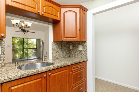 Copropriété à louer à Pompano Beach, Floride: 2 chambres, 86.4 m2 № 2076044 - photo 12