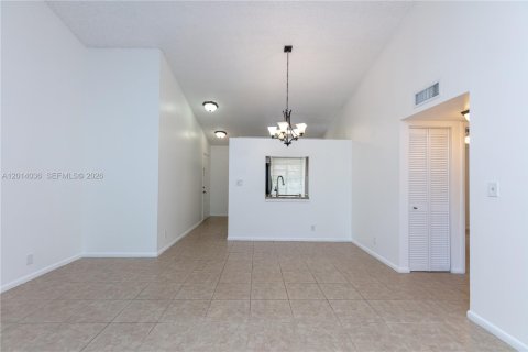 Copropriété à louer à Pompano Beach, Floride: 2 chambres, 86.4 m2 № 2076044 - photo 5