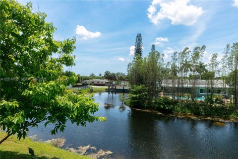 Condo à Pompano Beach, Floride, 2 chambres  № 2076044