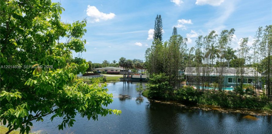 Condo à Pompano Beach, Floride, 2 chambres  № 2076044