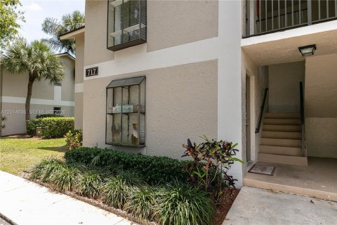 Copropriété à louer à Pompano Beach, Floride: 2 chambres, 86.4 m2 № 2076044 - photo 25