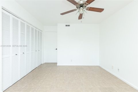 Copropriété à louer à Pompano Beach, Floride: 2 chambres, 86.4 m2 № 2076044 - photo 17