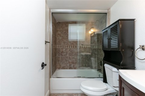 Copropriété à louer à Pompano Beach, Floride: 2 chambres, 86.4 m2 № 2076044 - photo 22