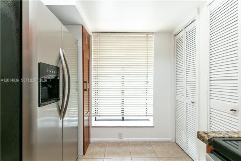 Copropriété à louer à Pompano Beach, Floride: 2 chambres, 86.4 m2 № 2076044 - photo 13