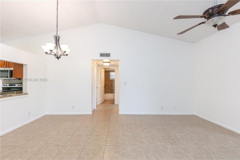 Copropriété à louer à Pompano Beach, Floride: 2 chambres, 86.4 m2 № 2076044 - photo 6