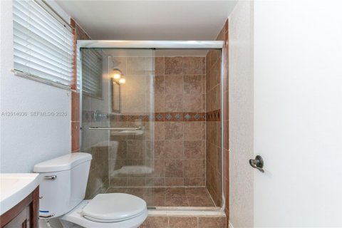 Copropriété à louer à Pompano Beach, Floride: 2 chambres, 86.4 m2 № 2076044 - photo 19