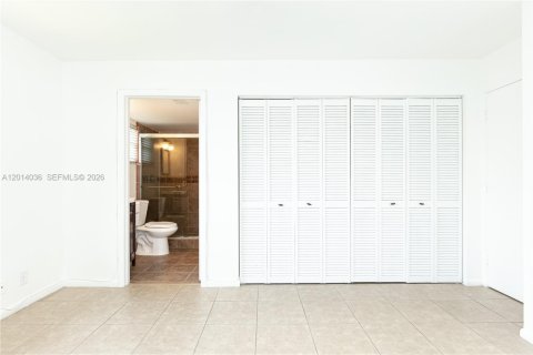 Copropriété à louer à Pompano Beach, Floride: 2 chambres, 86.4 m2 № 2076044 - photo 16