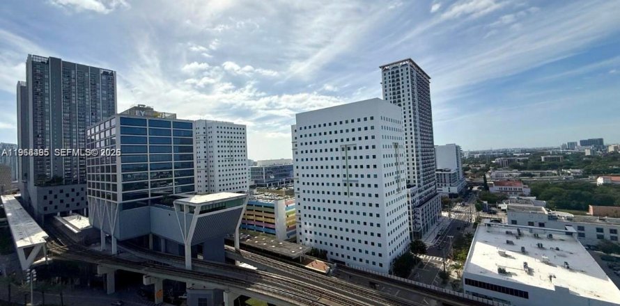 Кондоминиум с 1 спальней в Майами, Флорида № 2031586