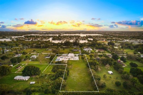 Casa en venta en Southwest Ranches, Florida, 9 dormitorios, 897.44 m2 № 1992171 - foto 7