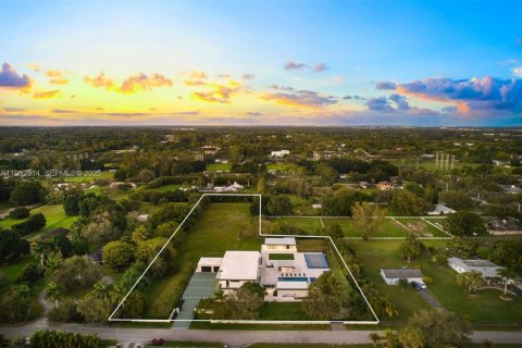 Casa en venta en Southwest Ranches, Florida, 9 dormitorios, 897.44 m2 № 1992171 - foto 6