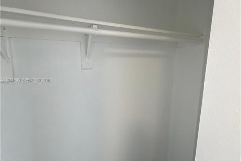 Appartement à louer à Miami, Floride: 1 chambre, 51.84 m2 № 2048822 - photo 2