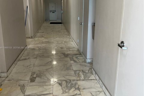 Купить кондоминиум в Серфсайд, Флорида 2 спальни, 119.38м2, № 2028065 - фото 24