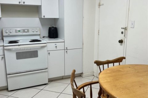 Купить кондоминиум в Серфсайд, Флорида 2 спальни, 119.38м2, № 2028065 - фото 8