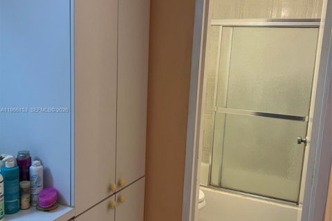 Купить кондоминиум в Серфсайд, Флорида 2 спальни, 119.38м2, № 2028065 - фото 13