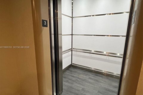 Купить кондоминиум в Серфсайд, Флорида 2 спальни, 119.38м2, № 2028065 - фото 21