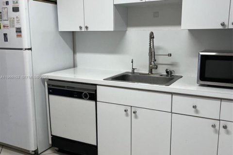 Купить кондоминиум в Серфсайд, Флорида 2 спальни, 119.38м2, № 2028065 - фото 10