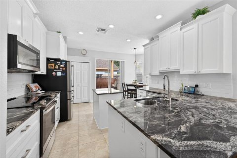 House in Apopka, Florida 4 bedrooms, 209.59 sq.m. № 1902400 - photo 10