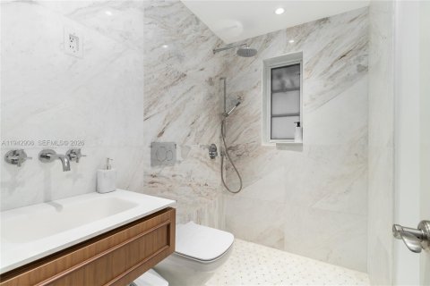 Condo in Miami Beach, Florida, 1 bedroom  № 2004766 - photo 4