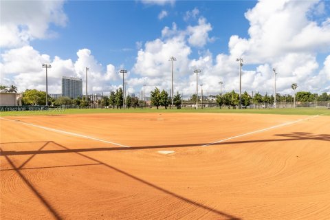 Condo in Miami Beach, Florida, 1 bedroom  № 2004766 - photo 14